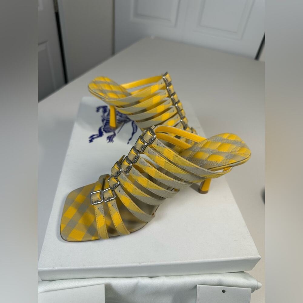 NWB Burberry Carmine Check Sandals Women's 8 Yellow/Green Buckled Strap Slip On - Picture 4 of 15
